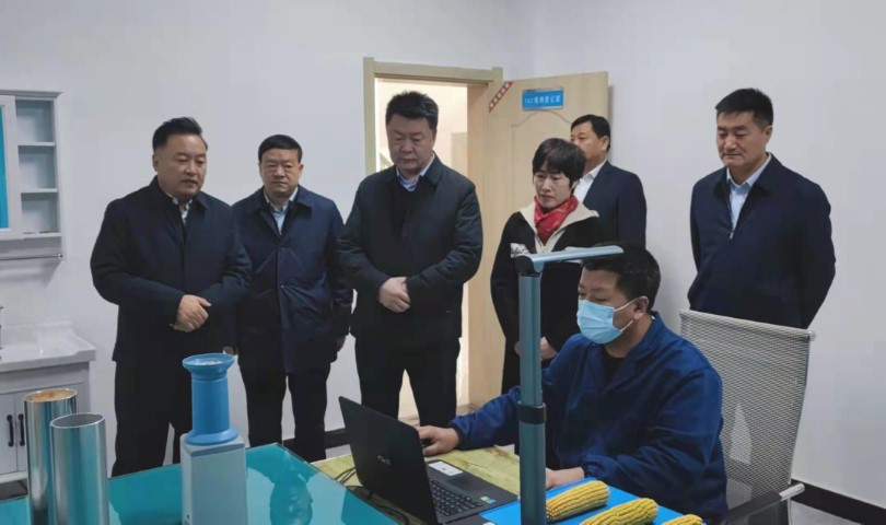 酒泉市政府黨組成員、副市長哈里別克來敦煌種業(yè)調(diào)研指導(dǎo)工作